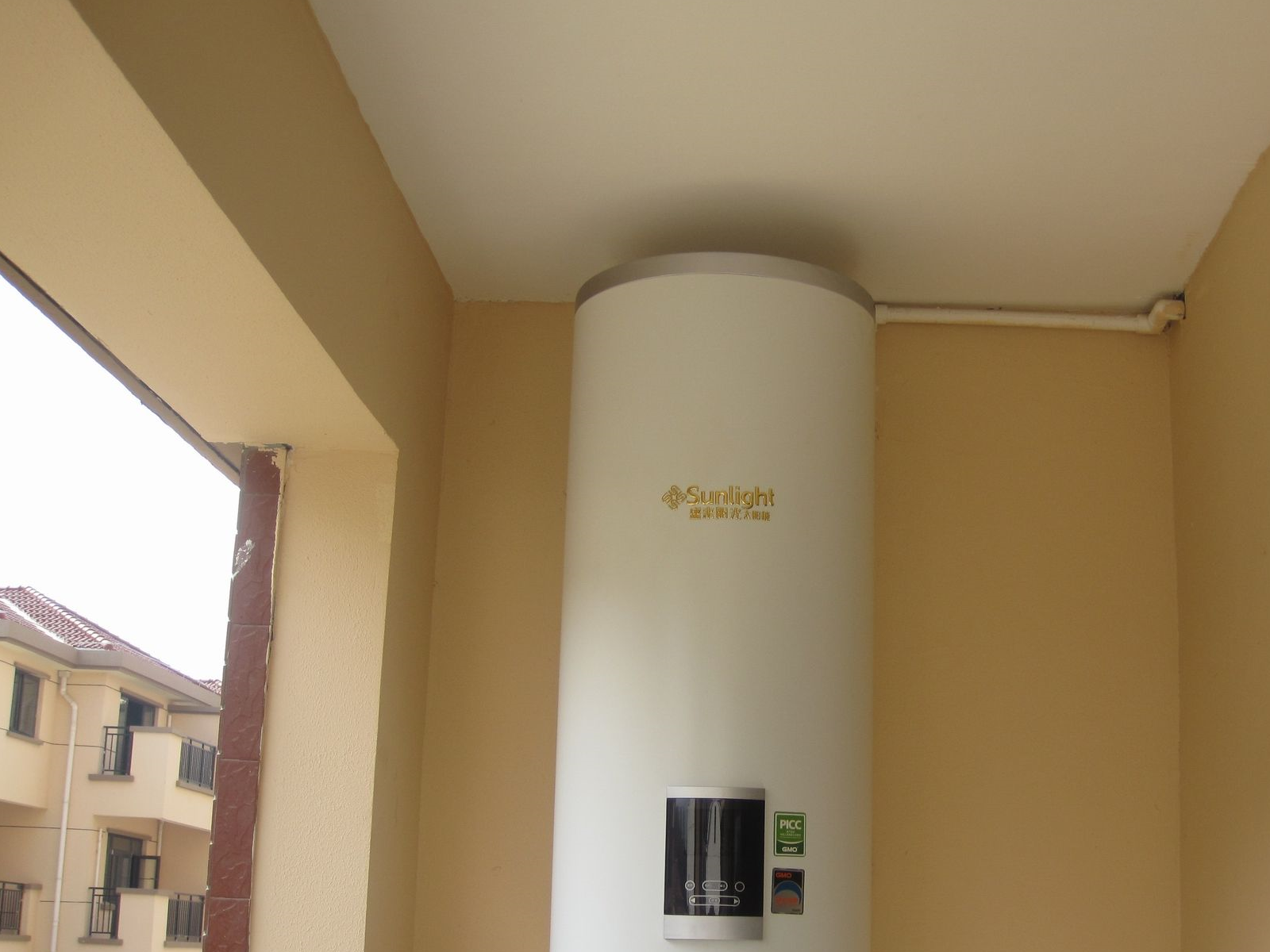 越来越多人家里不装电热水器了聪明人流行这样装节能又环保！