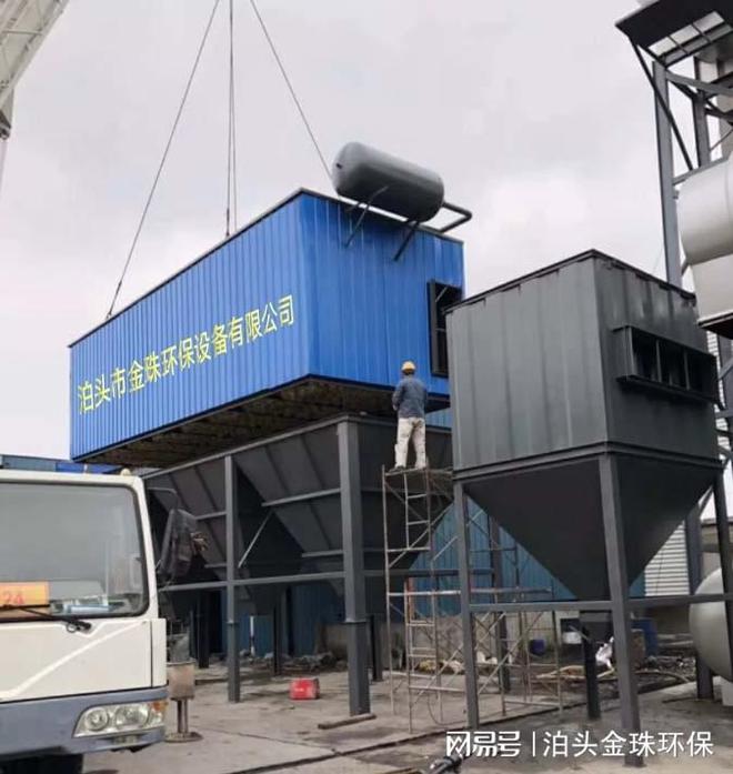 kaiyun网站：小型生物质锅炉黑烟治理设备脉冲布袋除尘器处理效果理想(图2)