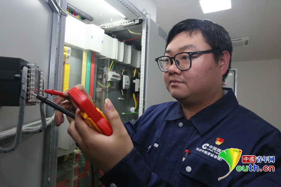 八年磨一剑：从“腼腆新人”到“技术尖兵”的蜕变之路