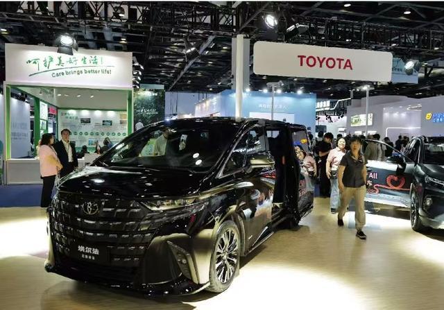 福祉车传递关怀用科技点亮行动不便者的出行之光｜聚焦中国国际福祉博览会(图1)