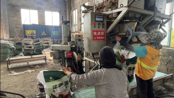 “毒营养土”调查（中）：含重金属污泥被包装售卖工厂称营业额过亿