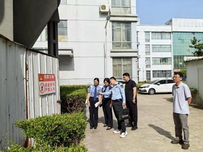 邗江检察公益诉讼为有限空间作业系上安全带(图2)