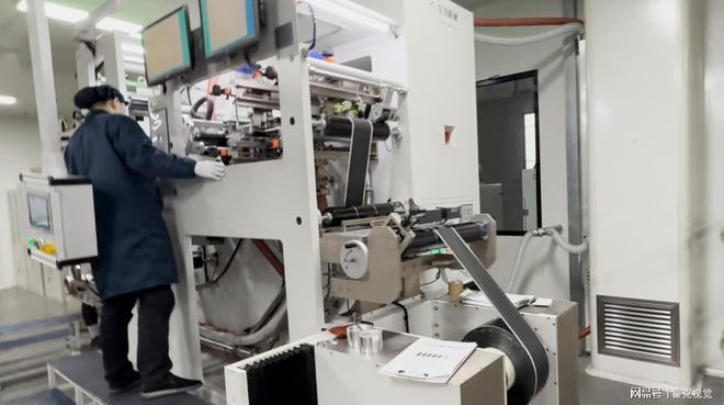 kaiyun网站：锂电极片除尘设备—霍克视觉非接触式超声波除尘解决方案(图1)